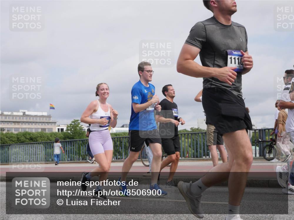 29.06.2025 - hella hamburg halbmarathon Luisa Fischer http://msf.ph/oto/8506900 29.06.2025 10:20:37 Kennedybrücke 708, 940, 1110, 1156, 1204, 1795, 2259, 3802, 3803, 4218, 4852, 5930, 6254, 6336, 6352, 7011, 7945, 8210, 8351, 8433, 9400, 9848, 10460, 10620 meine-sportfotos.de