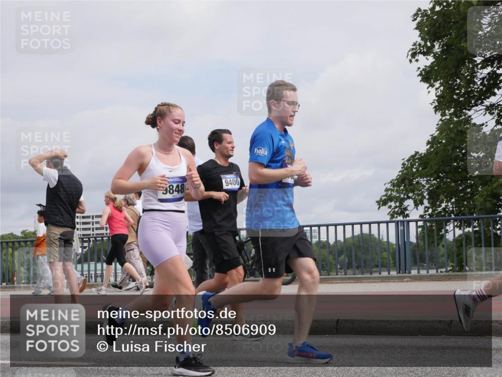 29.06.2025 - hella hamburg halbmarathon Luisa Fischer http://msf.ph/oto/8506909 29.06.2025 10:20:38 Kennedybrücke 848, 9400, 1156, 1204, 1795, 2259, 4218, 4852, 5930, 6254, 6336, 6352, 7011, 7258, 8210, 8351, 8433, 9400, 9848, 10460, 10620 meine-sportfotos.de