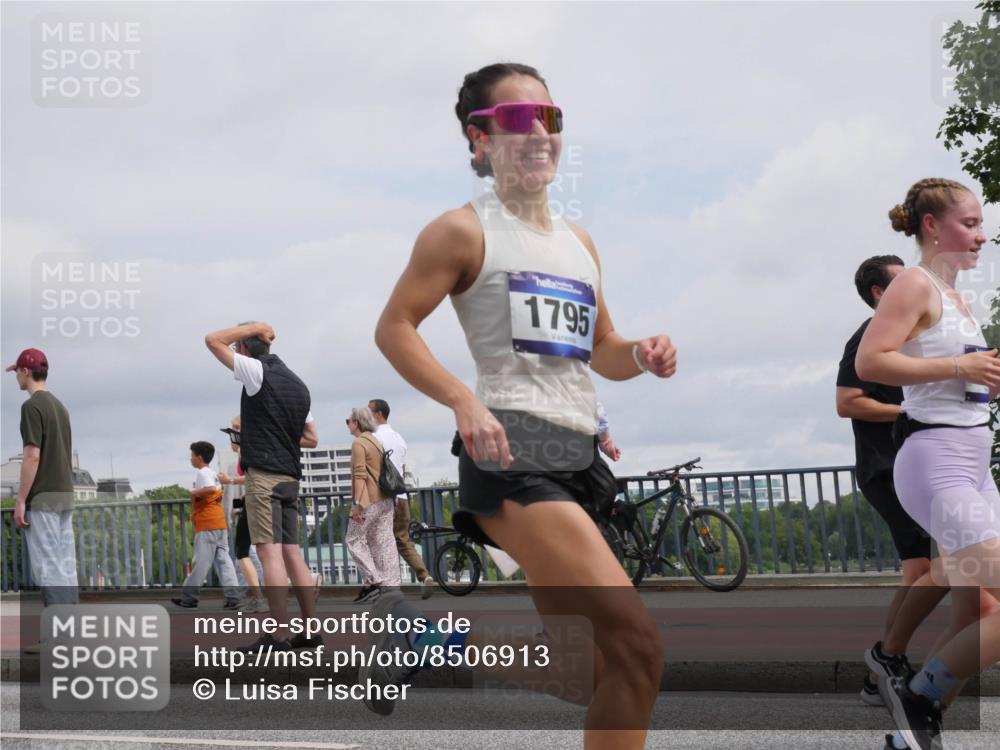 29.06.2025 - hella hamburg halbmarathon Luisa Fischer http://msf.ph/oto/8506913 29.06.2025 10:20:39 Kennedybrücke 1795, 1156, 1204, 1795, 2259, 4218, 4852, 6254, 6336, 6352, 7011, 7258, 8351, 8433, 9400, 9848, 10460 meine-sportfotos.de