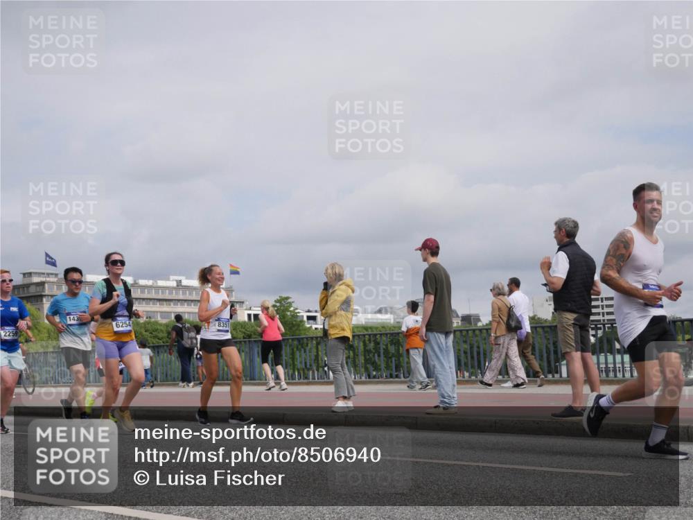 29.06.2025 - hella hamburg halbmarathon Luisa Fischer http://msf.ph/oto/8506940 29.06.2025 10:20:42 Kennedybrücke 2259, 143, 6254, 8351, 1015, 1156, 1204, 1274, 1749, 2259, 3292, 4218, 6254, 6336, 7011, 7258, 8351, 8607, 10677 meine-sportfotos.de