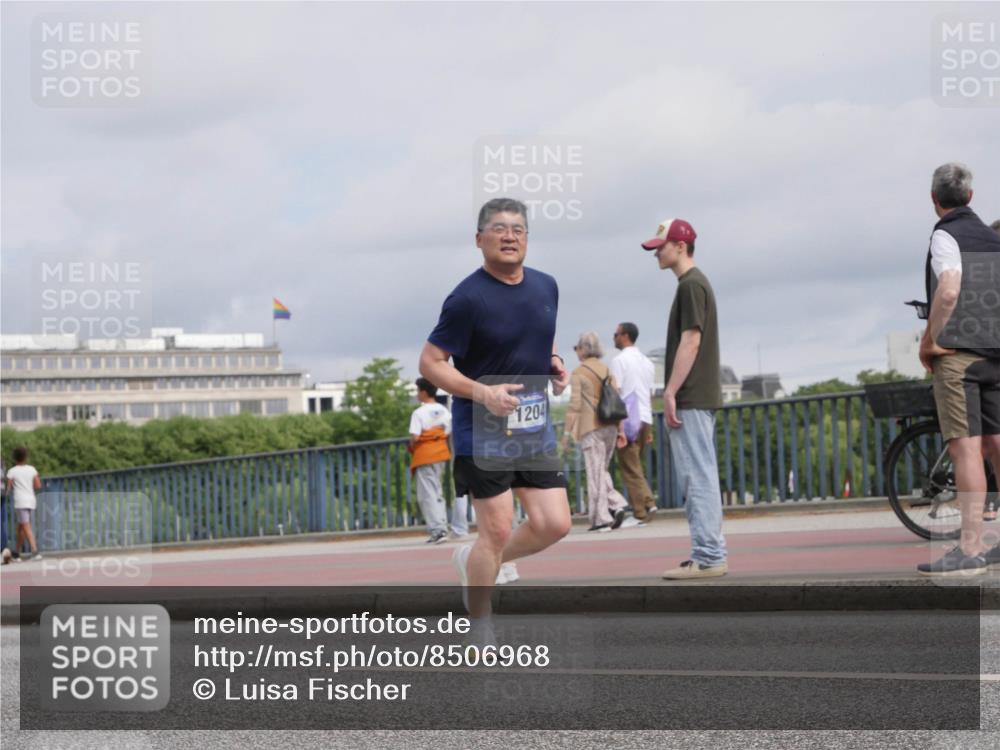 29.06.2025 - hella hamburg halbmarathon Luisa Fischer http://msf.ph/oto/8506968 29.06.2025 10:20:45 Kennedybrücke 1204, 1015, 1204, 1274, 1458, 1622, 1749, 2259, 3138, 3292, 4218, 6254, 6336, 7258, 8351, 8607, 10509, 10677 meine-sportfotos.de