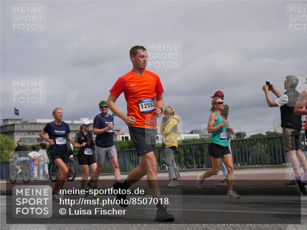 29.06.2025 - hella hamburg halbmarathon Luisa Fischer http://msf.ph/oto/8507018 29.06.2025 10:20:53 Kennedybrücke 14825, 1622, 12553, 3138, 1015, 1274, 1458, 1554, 1622, 1749, 2094, 2931, 3138, 3292, 5002, 5004, 8144, 8607, 9798, 10509, 10677 meine-sportfotos.de