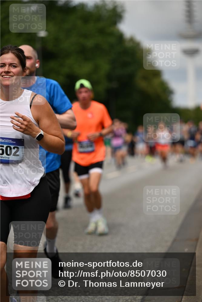 29.06.2025 - hella hamburg halbmarathon Dr. Thomas Lammeyer http://msf.ph/oto/8507030 29.06.2025 10:28:09 Kennedybrücke 1003, 1048, 1444, 2108, 2125, 2489, 3034, 3185, 3285, 3457, 4391, 4464, 4597, 4684, 5406, 5661, 6502, 7013, 7021, 7029, 7820, 8031, 8149, 8181, 8716, 9217, 9715, 10649 meine-sportfotos.de