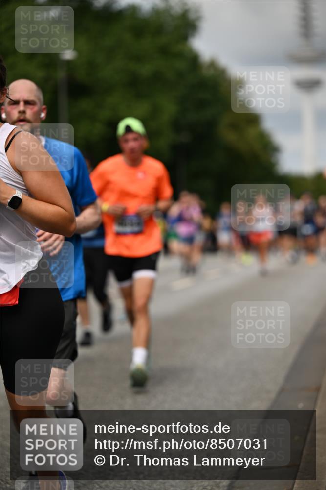 29.06.2025 - hella hamburg halbmarathon Dr. Thomas Lammeyer http://msf.ph/oto/8507031 29.06.2025 10:28:09 Kennedybrücke 1003, 1048, 1444, 2108, 2125, 2489, 3034, 3185, 3285, 3457, 4391, 4464, 4597, 4684, 5406, 5661, 6502, 7013, 7021, 7029, 7820, 8031, 8149, 8181, 8716, 9217, 9715, 10649 meine-sportfotos.de