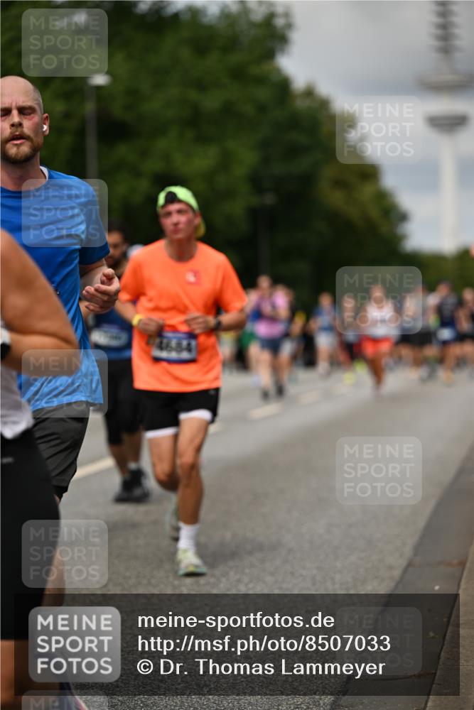 29.06.2025 - hella hamburg halbmarathon Dr. Thomas Lammeyer http://msf.ph/oto/8507033 29.06.2025 10:28:10 Kennedybrücke 1003, 1005, 1048, 1444, 2108, 2125, 2489, 3034, 3185, 3285, 3457, 4122, 4391, 4464, 4597, 4684, 5406, 5661, 6502, 7013, 7021, 7029, 7820, 8031, 8149, 8181, 8716, 9217, 9715, 10649 meine-sportfotos.de