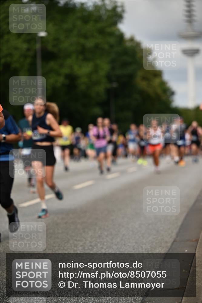 29.06.2025 - hella hamburg halbmarathon Dr. Thomas Lammeyer http://msf.ph/oto/8507055 29.06.2025 10:28:11 Kennedybrücke 1005, 1009, 1048, 1304, 1444, 2108, 2125, 2489, 3034, 3185, 3285, 3457, 4122, 4391, 4464, 4597, 4684, 5406, 5661, 6502, 7013, 7021, 7029, 7820, 8031, 8149, 8181, 8716, 9217, 9715, 10649 meine-sportfotos.de