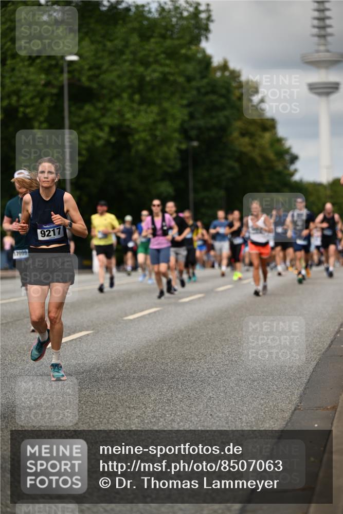 29.06.2025 - hella hamburg halbmarathon Dr. Thomas Lammeyer http://msf.ph/oto/8507063 29.06.2025 10:28:11 Kennedybrücke 1005, 1009, 1048, 1304, 1444, 2108, 2125, 2489, 3034, 3185, 3285, 3457, 4122, 4391, 4464, 4597, 4684, 5406, 5661, 6502, 7013, 7021, 7029, 7820, 8031, 8149, 8181, 8716, 9217, 9715, 10649 meine-sportfotos.de