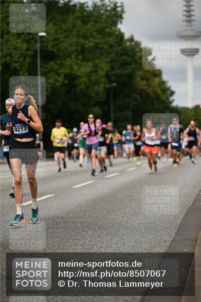 29.06.2025 - hella hamburg halbmarathon Dr. Thomas Lammeyer http://msf.ph/oto/8507067 29.06.2025 10:28:11 Kennedybrücke 1005, 1009, 1048, 1304, 1444, 2108, 2125, 2489, 3034, 3185, 3285, 3457, 4122, 4391, 4464, 4597, 4684, 5406, 5661, 6502, 7013, 7021, 7029, 7820, 8031, 8149, 8181, 8716, 9217, 9715, 10649 meine-sportfotos.de