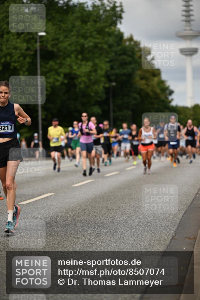 29.06.2025 - hella hamburg halbmarathon Dr. Thomas Lammeyer http://msf.ph/oto/8507074 29.06.2025 10:28:12 Kennedybrücke 1005, 1009, 1304, 1444, 2108, 2125, 2489, 3034, 3185, 3285, 3457, 4122, 4391, 4464, 4597, 4684, 5406, 5661, 6502, 7013, 7021, 7029, 8031, 8149, 8181, 8676, 9217, 9715, 10649 meine-sportfotos.de