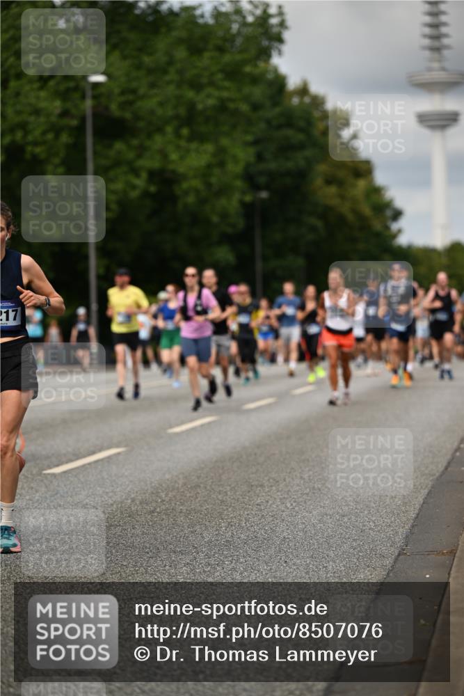 29.06.2025 - hella hamburg halbmarathon Dr. Thomas Lammeyer http://msf.ph/oto/8507076 29.06.2025 10:28:12 Kennedybrücke 1005, 1009, 1304, 1444, 2108, 2125, 2489, 3034, 3185, 3285, 3457, 4122, 4391, 4464, 4597, 4684, 5406, 5661, 6502, 7013, 7021, 7029, 8031, 8149, 8181, 8676, 9217, 9715, 10649 meine-sportfotos.de