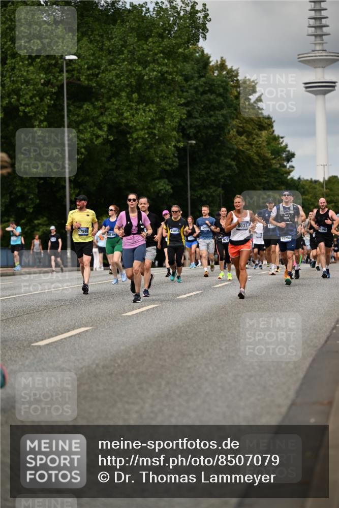 29.06.2025 - hella hamburg halbmarathon Dr. Thomas Lammeyer http://msf.ph/oto/8507079 29.06.2025 10:28:12 Kennedybrücke 1005, 1009, 1304, 1444, 2108, 2125, 2489, 3034, 3185, 3285, 3457, 4122, 4391, 4464, 4597, 4684, 5406, 5661, 6502, 7013, 7021, 7029, 8031, 8149, 8181, 8676, 9217, 9715, 10649 meine-sportfotos.de