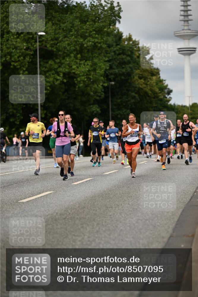 29.06.2025 - hella hamburg halbmarathon Dr. Thomas Lammeyer http://msf.ph/oto/8507095 29.06.2025 10:28:13 Kennedybrücke 1005, 1009, 1304, 1444, 2108, 2489, 3034, 3185, 3285, 4122, 4391, 4464, 4597, 4684, 5406, 5661, 6502, 7013, 7021, 7029, 8031, 8149, 8181, 8676, 9217, 9715, 10649 meine-sportfotos.de