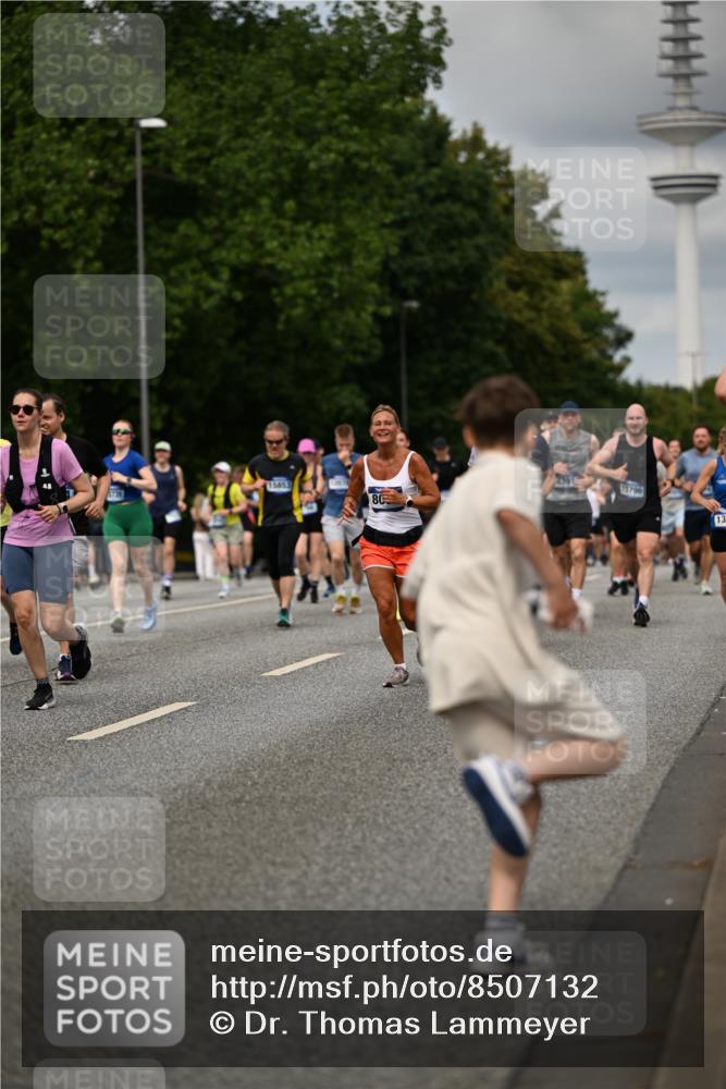 29.06.2025 - hella hamburg halbmarathon Dr. Thomas Lammeyer http://msf.ph/oto/8507132 29.06.2025 10:28:15 Kennedybrücke 1005, 1009, 1304, 1444, 2108, 2489, 2766, 3034, 3185, 3285, 4122, 4391, 4464, 4597, 4684, 5406, 5661, 6502, 7013, 7021, 7029, 8031, 8149, 8676, 9217, 9715, 10649, 11300 meine-sportfotos.de
