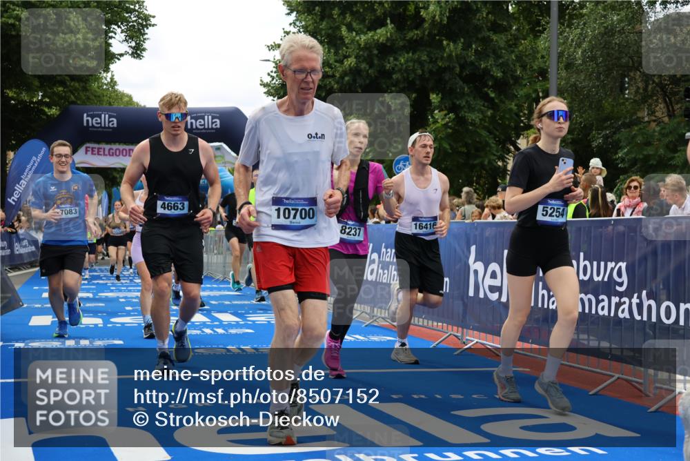 29.06.2025 - hella hamburg halbmarathon Strokosch-Dieckow http://msf.ph/oto/8507152 29.06.2025 11:14:05 Ziel 1602, 1622, 1838, 2347, 2690, 2912, 4663, 4804, 5254, 7924, 8237, 8558, 8607, 8746, 8913, 9091, 9280, 9332, 9848, 9951, 9958, 10700, 12297, 12872, 13220, 13592, 13593, 13796, 14857, 15537, 15840, 16167, 16416, 17083, 17452, 17474, 18041, 18238, 18686 meine-sportfotos.de
