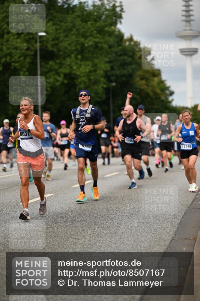 29.06.2025 - hella hamburg halbmarathon Dr. Thomas Lammeyer http://msf.ph/oto/8507167 29.06.2025 10:28:18 Kennedybrücke 1005, 1009, 1304, 1444, 2108, 2489, 2766, 3034, 3185, 3285, 3579, 4122, 4391, 4464, 4597, 4684, 5055, 5160, 5406, 5661, 6502, 7013, 8031, 8149, 8676, 8717, 9217, 9603, 9715, 11300, 11415 meine-sportfotos.de