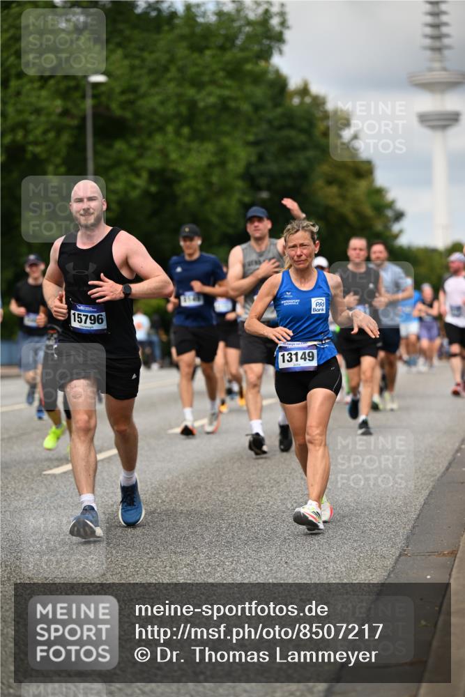 29.06.2025 - hella hamburg halbmarathon Dr. Thomas Lammeyer http://msf.ph/oto/8507217 29.06.2025 10:28:21 Kennedybrücke 1005, 1009, 1304, 1444, 2108, 2489, 2766, 3034, 3185, 3285, 3579, 4122, 4391, 4597, 4684, 4993, 5055, 5160, 5661, 6502, 7013, 8031, 8149, 8297, 8676, 8717, 9217, 9603, 9715, 11300, 11415 meine-sportfotos.de