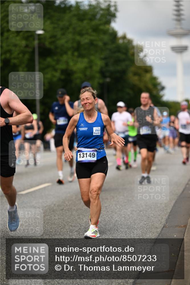 29.06.2025 - hella hamburg halbmarathon Dr. Thomas Lammeyer http://msf.ph/oto/8507233 29.06.2025 10:28:21 Kennedybrücke 1005, 1009, 1304, 1444, 2108, 2489, 2766, 3034, 3185, 3285, 3579, 4122, 4391, 4597, 4684, 4993, 5055, 5160, 5661, 6502, 7013, 8031, 8149, 8297, 8676, 8717, 9217, 9603, 9715, 11300, 11415 meine-sportfotos.de