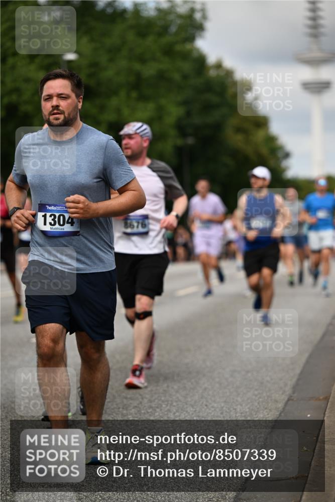 29.06.2025 - hella hamburg halbmarathon Dr. Thomas Lammeyer http://msf.ph/oto/8507339 29.06.2025 10:28:28 Kennedybrücke 1005, 1009, 1304, 1444, 1545, 2108, 2489, 2766, 3185, 3579, 4122, 4391, 4597, 4646, 4993, 5055, 5160, 5258, 5260, 5661, 7013, 8031, 8141, 8149, 8297, 8676, 8717, 9603, 9715, 11300, 11415 meine-sportfotos.de
