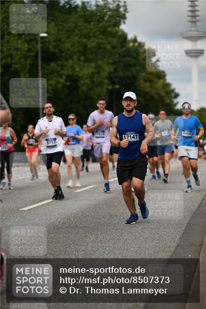 29.06.2025 - hella hamburg halbmarathon Dr. Thomas Lammeyer http://msf.ph/oto/8507373 29.06.2025 10:28:30 Kennedybrücke 1005, 1009, 1304, 1444, 1545, 2108, 2489, 2766, 3185, 3579, 4122, 4391, 4597, 4646, 4993, 5055, 5160, 5258, 5260, 5661, 7013, 8031, 8141, 8149, 8297, 8676, 8717, 9603, 9715, 11300, 11415 meine-sportfotos.de
