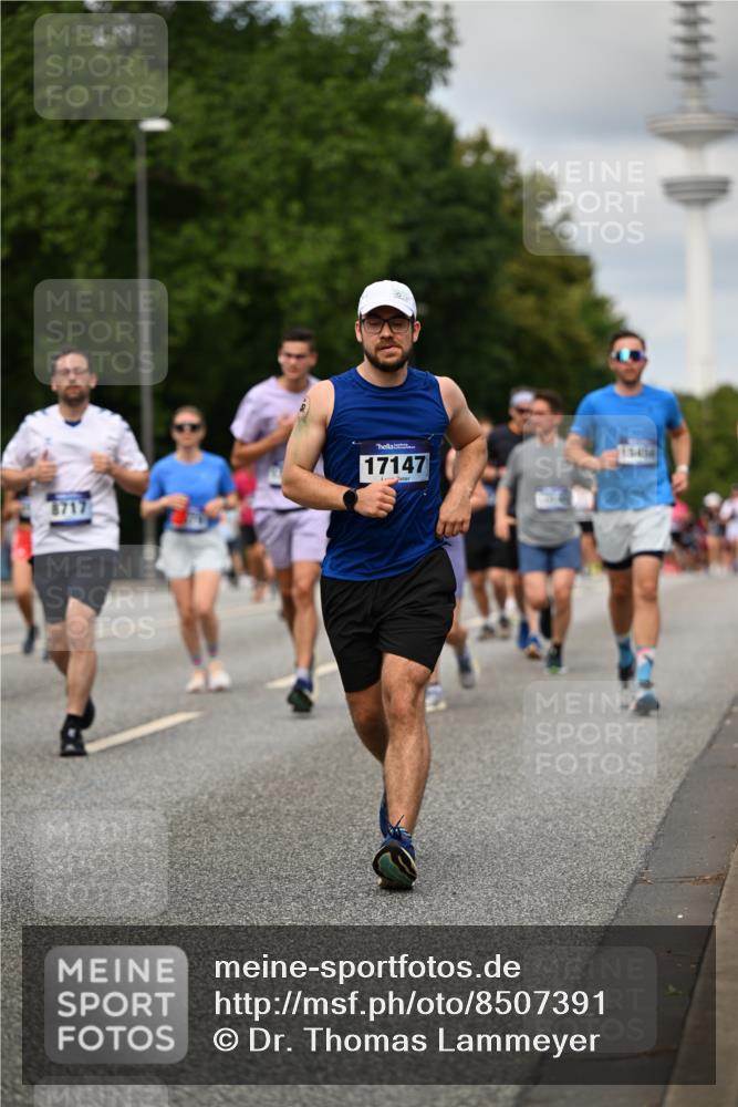 29.06.2025 - hella hamburg halbmarathon Dr. Thomas Lammeyer http://msf.ph/oto/8507391 29.06.2025 10:28:31 Kennedybrücke 1005, 1009, 1304, 1444, 1545, 2108, 2489, 2766, 3185, 3579, 4122, 4391, 4597, 4646, 4993, 5055, 5160, 5258, 5260, 5661, 7013, 8031, 8141, 8149, 8297, 8676, 8717, 9603, 9715, 11300, 11415 meine-sportfotos.de