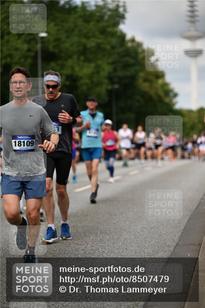 29.06.2025 - hella hamburg halbmarathon Dr. Thomas Lammeyer http://msf.ph/oto/8507479 29.06.2025 10:28:36 Kennedybrücke 1005, 1009, 1304, 1545, 2108, 2766, 3185, 3579, 4122, 4162, 4391, 4597, 4646, 4993, 5039, 5055, 5160, 5258, 5260, 5661, 5954, 7013, 7426, 8141, 8149, 8187, 8297, 8676, 8717, 8918, 8920, 9603, 9715, 11300, 11415 meine-sportfotos.de