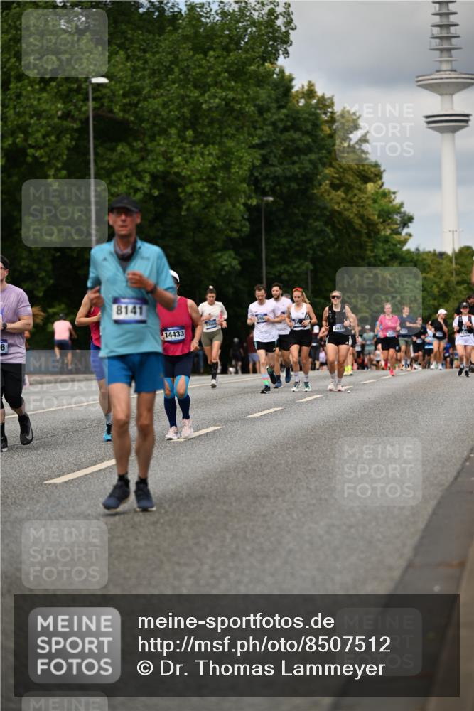 29.06.2025 - hella hamburg halbmarathon Dr. Thomas Lammeyer http://msf.ph/oto/8507512 29.06.2025 10:28:38 Kennedybrücke 1005, 1009, 1304, 1545, 2766, 3185, 3579, 4122, 4162, 4597, 4646, 4993, 5039, 5055, 5160, 5258, 5260, 5661, 5954, 7013, 7426, 8141, 8149, 8187, 8297, 8676, 8717, 8918, 8920, 9603, 11300, 11415 meine-sportfotos.de