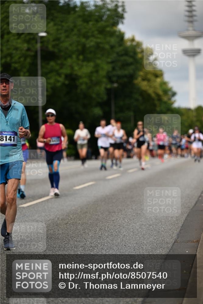 29.06.2025 - hella hamburg halbmarathon Dr. Thomas Lammeyer http://msf.ph/oto/8507540 29.06.2025 10:28:40 Kennedybrücke 1005, 1009, 1304, 1545, 2766, 3579, 4122, 4162, 4646, 4993, 5039, 5055, 5160, 5258, 5260, 5954, 7426, 7920, 8141, 8187, 8297, 8676, 8717, 8918, 8920, 9603, 11300, 11415 meine-sportfotos.de