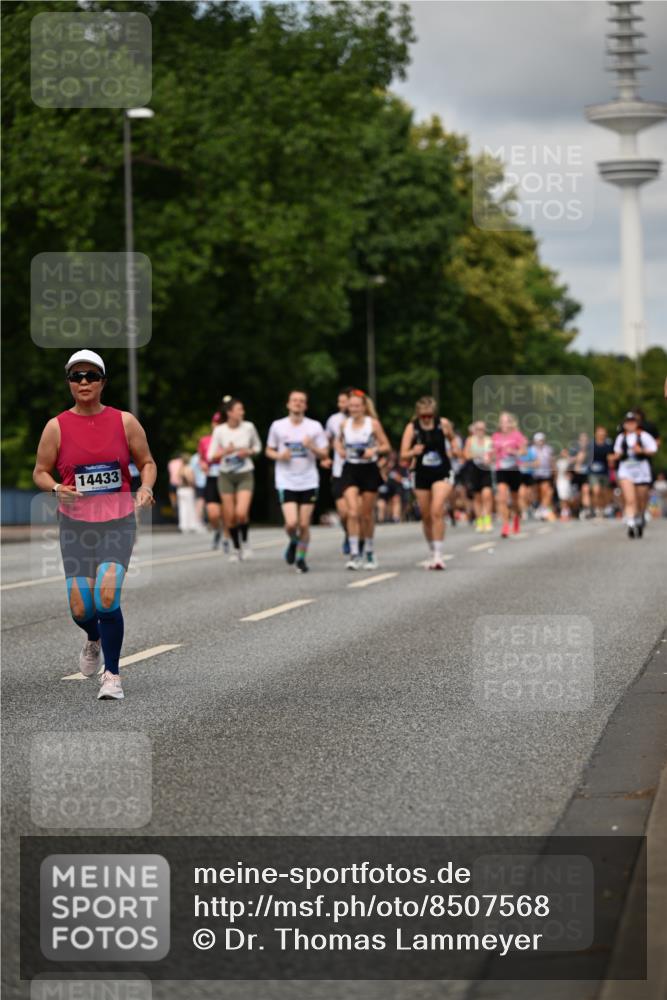 29.06.2025 - hella hamburg halbmarathon Dr. Thomas Lammeyer http://msf.ph/oto/8507568 29.06.2025 10:28:41 Kennedybrücke 1009, 1304, 1545, 2766, 3579, 4162, 4646, 4993, 5039, 5055, 5160, 5258, 5260, 5954, 7426, 7920, 8141, 8187, 8297, 8676, 8717, 8918, 8920, 9603, 11300, 11415 meine-sportfotos.de