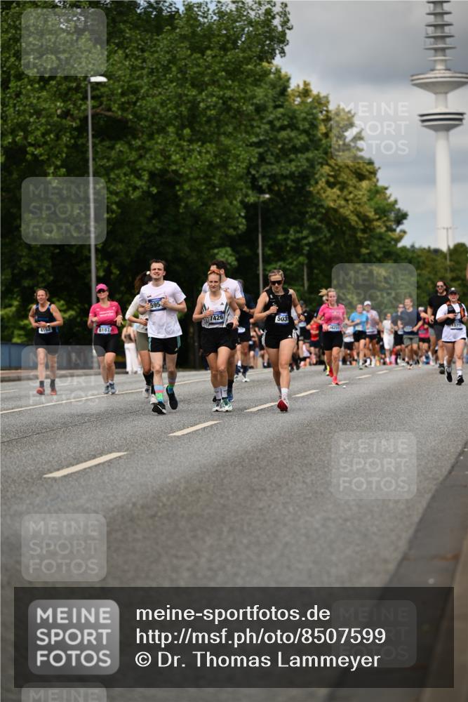 29.06.2025 - hella hamburg halbmarathon Dr. Thomas Lammeyer http://msf.ph/oto/8507599 29.06.2025 10:28:43 Kennedybrücke 1545, 2766, 3579, 4162, 4646, 4993, 5039, 5055, 5160, 5258, 5260, 5954, 7426, 7920, 8141, 8187, 8297, 8717, 8918, 8920, 9603, 11300, 11415 meine-sportfotos.de