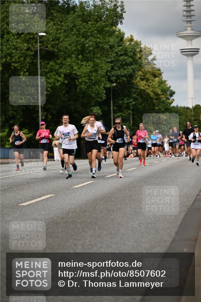 29.06.2025 - hella hamburg halbmarathon Dr. Thomas Lammeyer http://msf.ph/oto/8507602 29.06.2025 10:28:43 Kennedybrücke 1545, 2766, 3579, 4162, 4646, 4993, 5039, 5055, 5160, 5258, 5260, 5954, 7426, 7920, 8141, 8187, 8297, 8717, 8918, 8920, 9603, 11300, 11415 meine-sportfotos.de