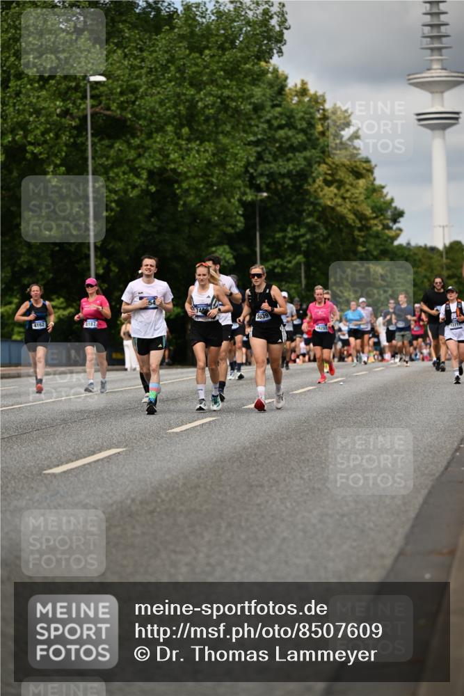 29.06.2025 - hella hamburg halbmarathon Dr. Thomas Lammeyer http://msf.ph/oto/8507609 29.06.2025 10:28:43 Kennedybrücke 1545, 2766, 3579, 4162, 4646, 4993, 5039, 5055, 5160, 5258, 5260, 5954, 7426, 7920, 8141, 8187, 8297, 8717, 8918, 8920, 9603, 11300, 11415 meine-sportfotos.de