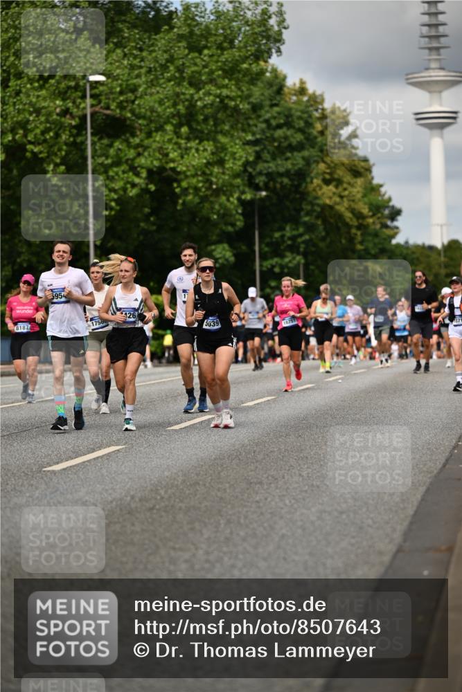 29.06.2025 - hella hamburg halbmarathon Dr. Thomas Lammeyer http://msf.ph/oto/8507643 29.06.2025 10:28:45 Kennedybrücke 1389, 1545, 3579, 4162, 4646, 4993, 5039, 5055, 5160, 5258, 5260, 5954, 7426, 7920, 8141, 8187, 8297, 8717, 8918, 8920, 9603, 11415 meine-sportfotos.de