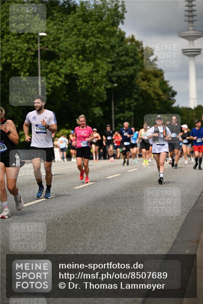 29.06.2025 - hella hamburg halbmarathon Dr. Thomas Lammeyer http://msf.ph/oto/8507689 29.06.2025 10:28:48 Kennedybrücke 1389, 1545, 2944, 3579, 4162, 4646, 4719, 4993, 5039, 5055, 5160, 5258, 5260, 5358, 5954, 7426, 7920, 8141, 8187, 8297, 8918, 8920, 10907, 11044 meine-sportfotos.de