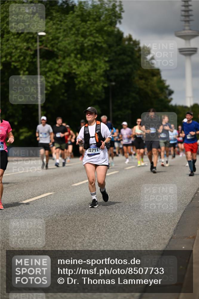 29.06.2025 - hella hamburg halbmarathon Dr. Thomas Lammeyer http://msf.ph/oto/8507733 29.06.2025 10:28:51 Kennedybrücke 1389, 1545, 2944, 3421, 4162, 4646, 4719, 5039, 5258, 5260, 5358, 5954, 7426, 7920, 8141, 8167, 8187, 8918, 8920, 10907, 11044 meine-sportfotos.de