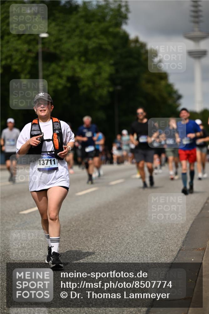 29.06.2025 - hella hamburg halbmarathon Dr. Thomas Lammeyer http://msf.ph/oto/8507774 29.06.2025 10:28:53 Kennedybrücke 1389, 2944, 3421, 4162, 4646, 4719, 5039, 5258, 5260, 5358, 5954, 6524, 6526, 7426, 7920, 7975, 8141, 8167, 8187, 8918, 8920, 10907, 11044 meine-sportfotos.de