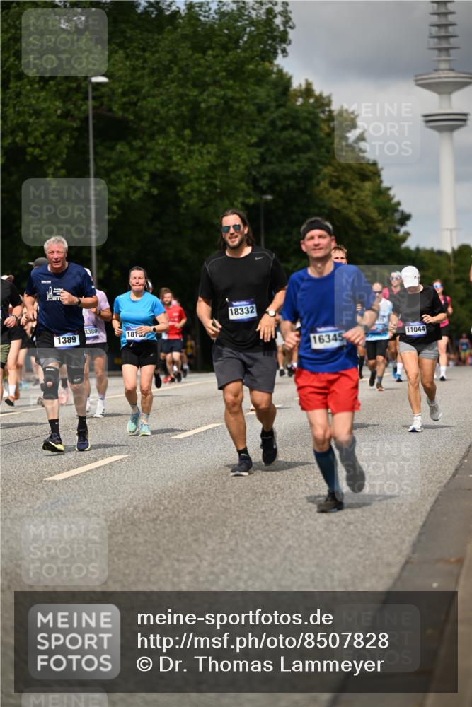 29.06.2025 - hella hamburg halbmarathon Dr. Thomas Lammeyer http://msf.ph/oto/8507828 29.06.2025 10:28:57 Kennedybrücke 1389, 1395, 2477, 2944, 3421, 3786, 4162, 4221, 4646, 4719, 5039, 5260, 5358, 5954, 6524, 6526, 7426, 7528, 7920, 7975, 8167, 8187, 8502, 8918, 8920, 9063, 10907, 11044, 11306, 11347 meine-sportfotos.de