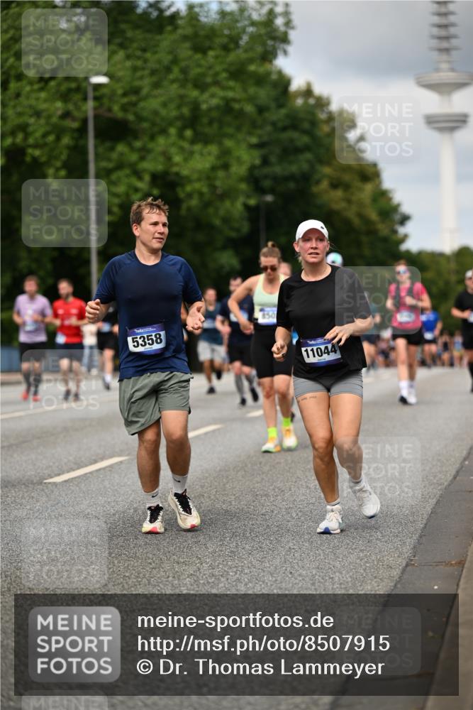 29.06.2025 - hella hamburg halbmarathon Dr. Thomas Lammeyer http://msf.ph/oto/8507915 29.06.2025 10:29:02 Kennedybrücke 1389, 1395, 2477, 2944, 3421, 3786, 4162, 4221, 4719, 5039, 5138, 5358, 5954, 6524, 6526, 7426, 7528, 7920, 7975, 8167, 8187, 8502, 8918, 8920, 9063, 10907, 11044, 11306, 11347 meine-sportfotos.de