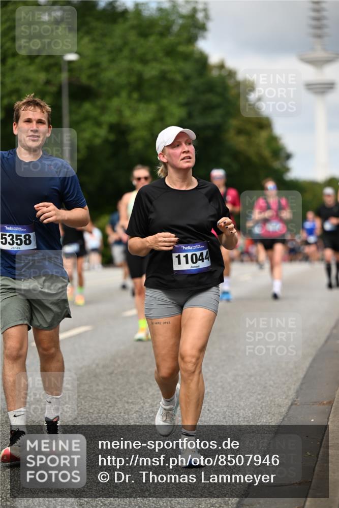29.06.2025 - hella hamburg halbmarathon Dr. Thomas Lammeyer http://msf.ph/oto/8507946 29.06.2025 10:29:03 Kennedybrücke 1389, 1395, 2280, 2477, 2944, 3421, 3786, 4162, 4221, 4624, 4719, 5039, 5138, 5358, 6524, 6526, 7426, 7528, 7920, 7975, 8167, 8187, 8502, 9063, 10907, 11044, 11306, 11347 meine-sportfotos.de