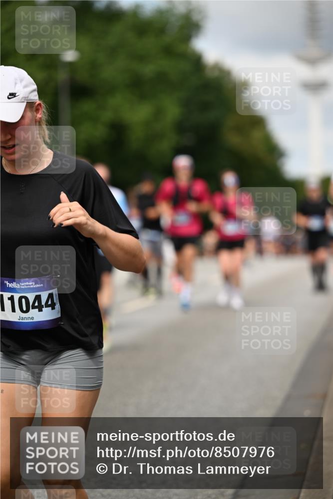 29.06.2025 - hella hamburg halbmarathon Dr. Thomas Lammeyer http://msf.ph/oto/8507976 29.06.2025 10:29:05 Kennedybrücke 1389, 1395, 2132, 2280, 2477, 2944, 3343, 3421, 3786, 4162, 4221, 4624, 4719, 5138, 5358, 5829, 5830, 6524, 6526, 7528, 7920, 7975, 8167, 8187, 8502, 9063, 10907, 11044, 11306, 11347 meine-sportfotos.de