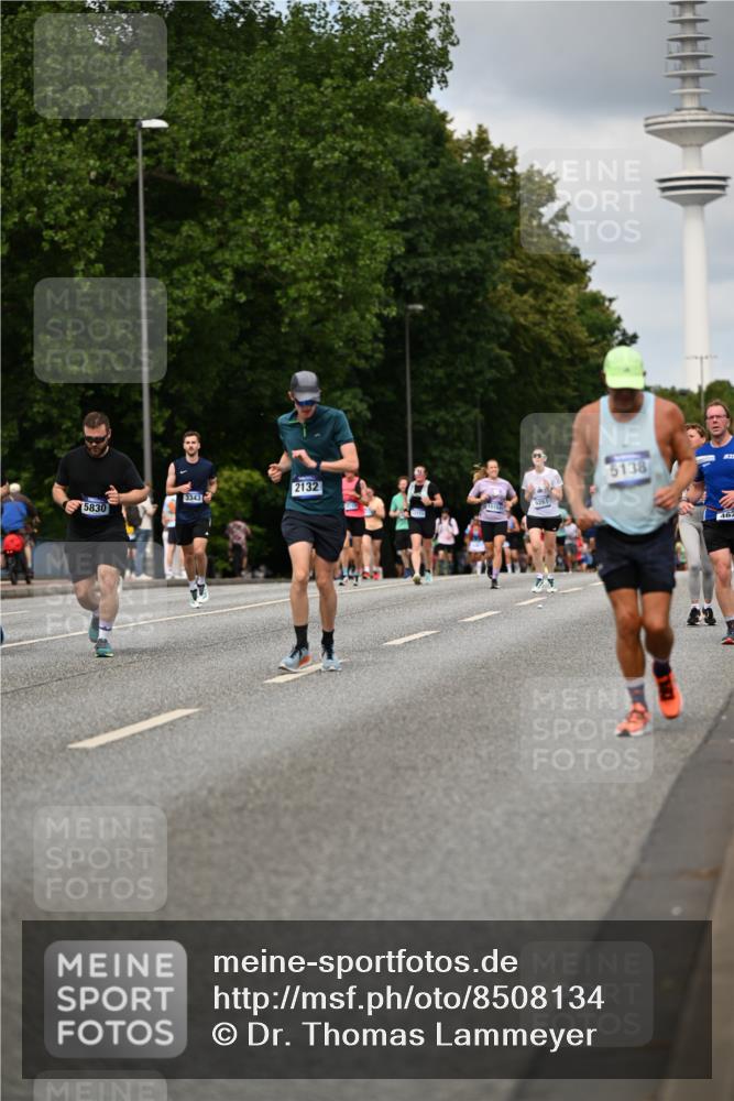 29.06.2025 - hella hamburg halbmarathon Dr. Thomas Lammeyer http://msf.ph/oto/8508134 29.06.2025 10:29:14 Kennedybrücke 1352, 1389, 1395, 2132, 2249, 2280, 2477, 2944, 3343, 3421, 3786, 4221, 4624, 4719, 5138, 5358, 5829, 5830, 6261, 6524, 6526, 7528, 7975, 8167, 8502, 9063, 10907, 11044, 11306, 11347 meine-sportfotos.de