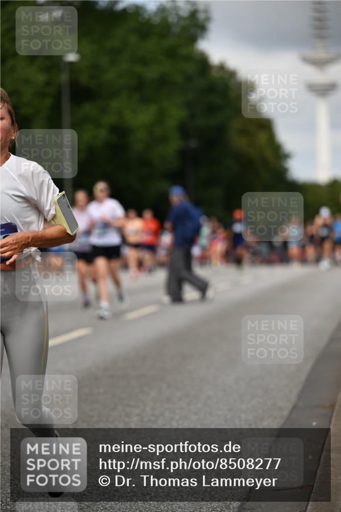 29.06.2025 - hella hamburg halbmarathon Dr. Thomas Lammeyer http://msf.ph/oto/8508277 29.06.2025 10:29:24 Kennedybrücke 1352, 1395, 2132, 2249, 2280, 2477, 3132, 3343, 3786, 4008, 4010, 4111, 4221, 4624, 5138, 5829, 5830, 6261, 7528, 8083, 8502, 9063, 9927, 11306, 11347 meine-sportfotos.de