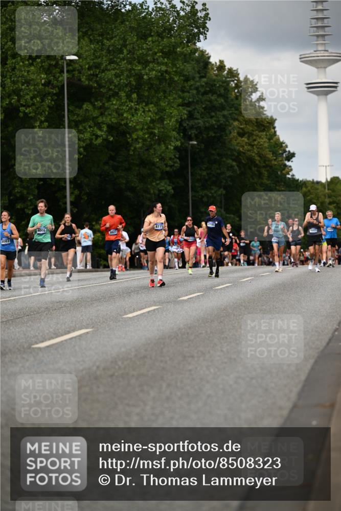 29.06.2025 - hella hamburg halbmarathon Dr. Thomas Lammeyer http://msf.ph/oto/8508323 29.06.2025 10:29:27 Kennedybrücke 1352, 2132, 2249, 2280, 3132, 3343, 3786, 4008, 4010, 4111, 4221, 4624, 4797, 5138, 5829, 5830, 6261, 8083, 8276, 8962, 9927, 11306 meine-sportfotos.de