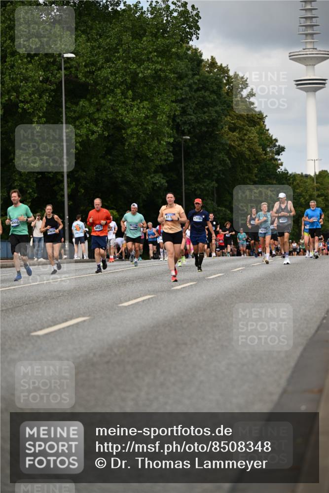 29.06.2025 - hella hamburg halbmarathon Dr. Thomas Lammeyer http://msf.ph/oto/8508348 29.06.2025 10:29:28 Kennedybrücke 1352, 2132, 2249, 2280, 3132, 3343, 4008, 4010, 4111, 4624, 4797, 5138, 5829, 5830, 6261, 8083, 8276, 8962, 9927 meine-sportfotos.de
