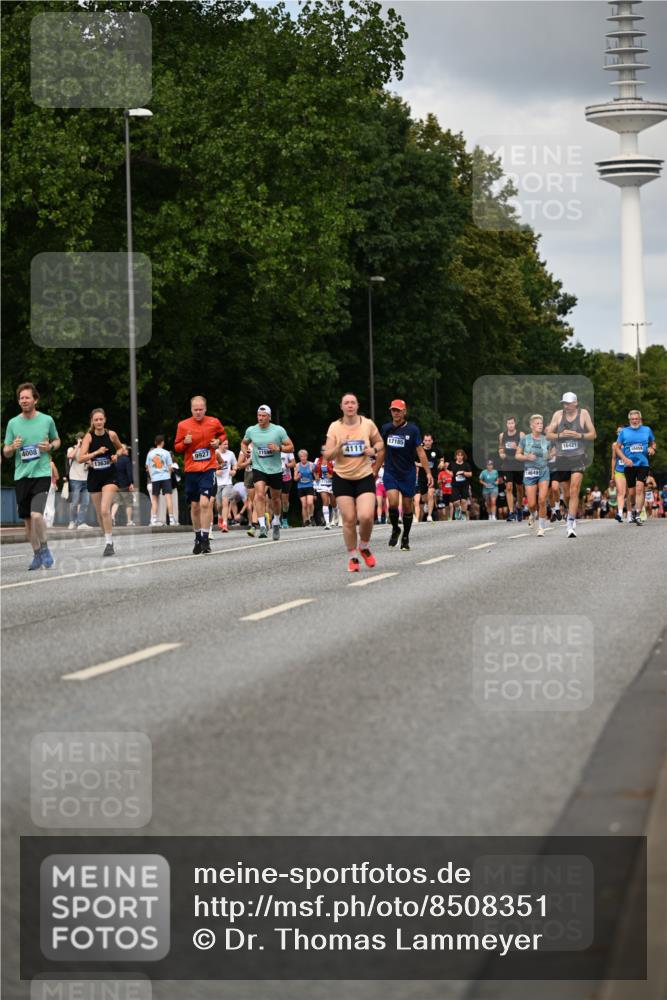 29.06.2025 - hella hamburg halbmarathon Dr. Thomas Lammeyer http://msf.ph/oto/8508351 29.06.2025 10:29:28 Kennedybrücke 1352, 2132, 2249, 2280, 3132, 3343, 4008, 4010, 4111, 4624, 4797, 5138, 5829, 5830, 6261, 8083, 8276, 8962, 9927 meine-sportfotos.de