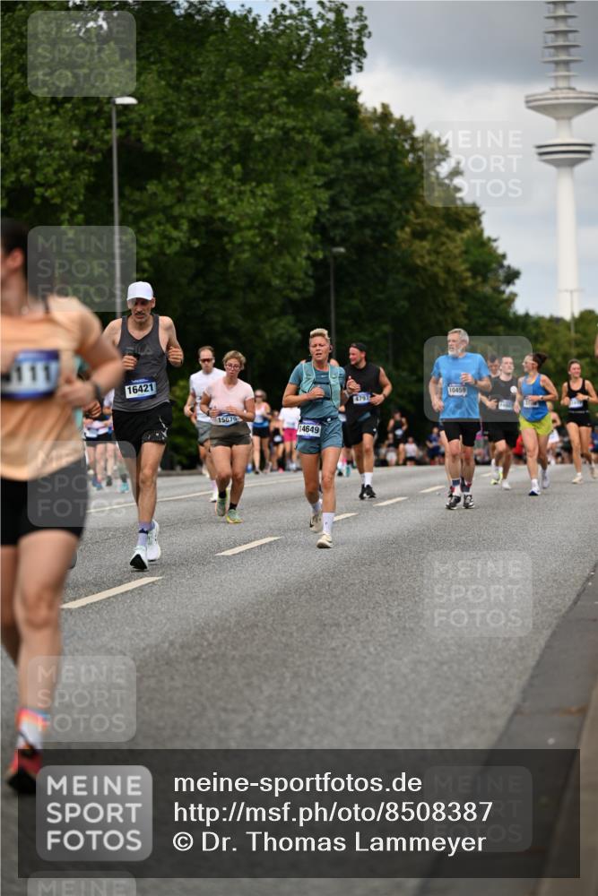 29.06.2025 - hella hamburg halbmarathon Dr. Thomas Lammeyer http://msf.ph/oto/8508387 29.06.2025 10:29:37 Kennedybrücke 1352, 2000, 3053, 3099, 3113, 3132, 4008, 4010, 4111, 4444, 4797, 5814, 6261, 7778, 8083, 8276, 8962, 9927 meine-sportfotos.de