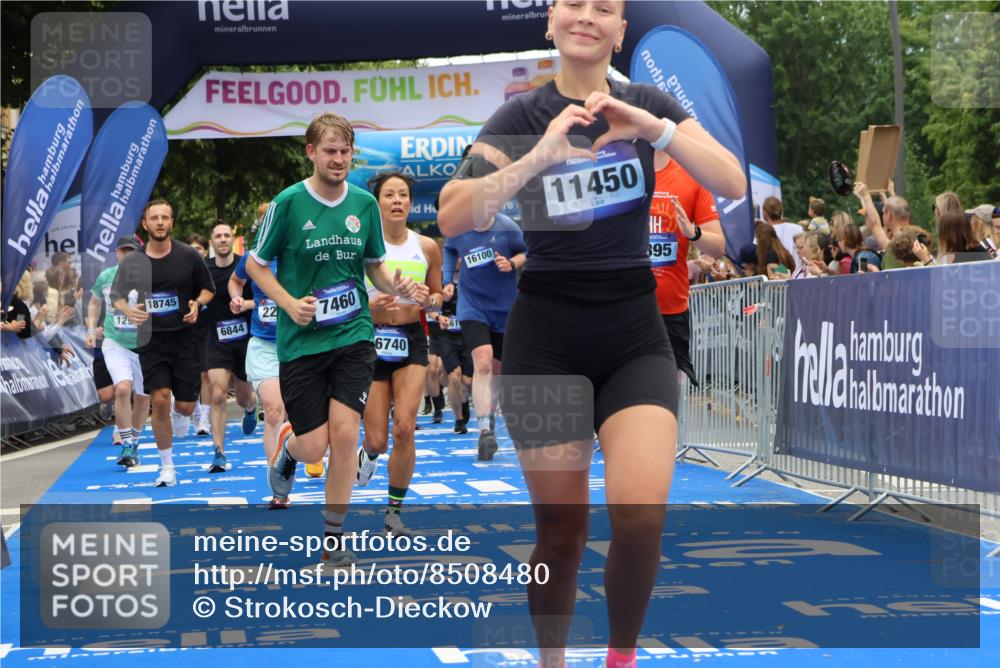 29.06.2025 - hella hamburg halbmarathon Strokosch-Dieckow http://msf.ph/oto/8508480 29.06.2025 11:15:03 Ziel 1296, 1308, 1749, 2259, 2895, 3977, 4262, 6844, 7439, 7460, 8051, 9236, 10292, 11410, 11450, 14543, 15613, 15766, 16098, 16100, 16740, 17174, 17661, 17876, 18469, 18745 meine-sportfotos.de