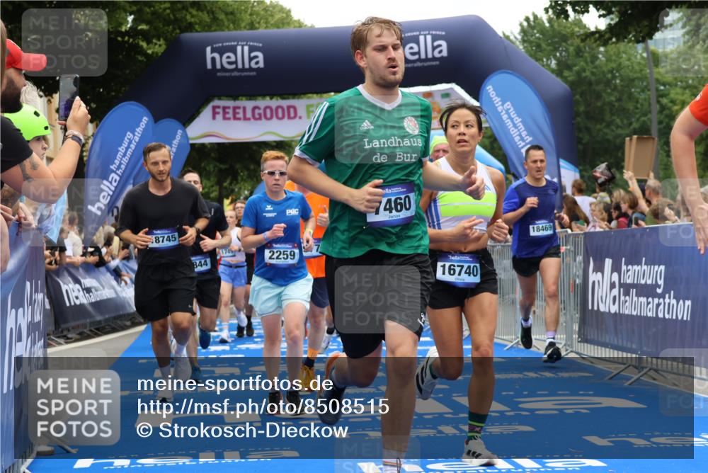 29.06.2025 - hella hamburg halbmarathon Strokosch-Dieckow http://msf.ph/oto/8508515 29.06.2025 11:15:04 Ziel 1296, 1308, 1749, 2259, 2895, 3977, 4262, 6713, 6844, 7017, 7439, 7460, 8051, 9236, 10232, 10292, 11410, 11450, 12401, 14543, 15613, 15766, 16098, 16100, 16740, 17661, 17876, 18469, 18745 meine-sportfotos.de