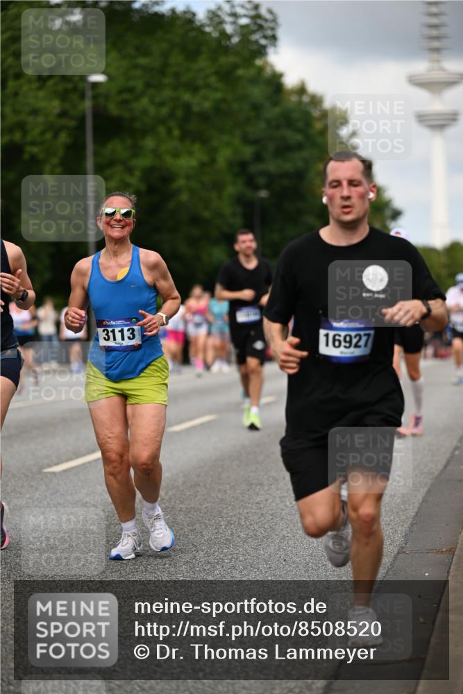 29.06.2025 - hella hamburg halbmarathon Dr. Thomas Lammeyer http://msf.ph/oto/8508520 29.06.2025 10:29:47 Kennedybrücke 1627, 1740, 2000, 3053, 3099, 3113, 3132, 3920, 4008, 4010, 4111, 4444, 4797, 5814, 6869, 7778, 8083, 8276, 8357, 8962, 9927, 11157, 11400 meine-sportfotos.de