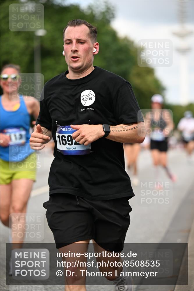 29.06.2025 - hella hamburg halbmarathon Dr. Thomas Lammeyer http://msf.ph/oto/8508535 29.06.2025 10:29:48 Kennedybrücke 1627, 1740, 2000, 3053, 3099, 3113, 3132, 3920, 4008, 4010, 4111, 4444, 4797, 5814, 6869, 7778, 8083, 8276, 8357, 8962, 9927, 11157, 11400 meine-sportfotos.de