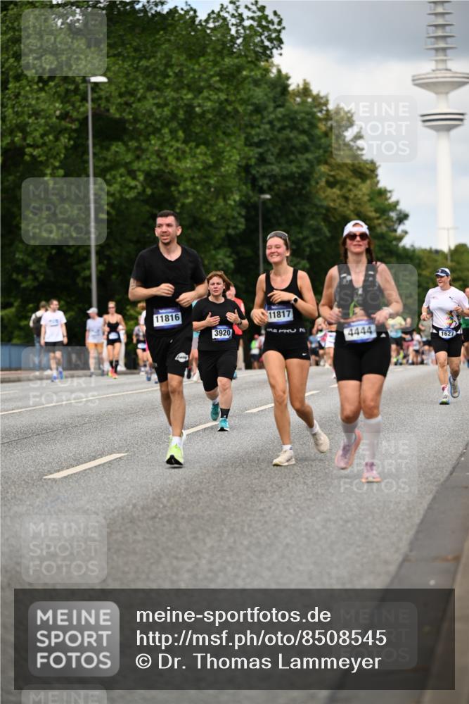 29.06.2025 - hella hamburg halbmarathon Dr. Thomas Lammeyer http://msf.ph/oto/8508545 29.06.2025 10:29:49 Kennedybrücke 1627, 1740, 2000, 3053, 3099, 3113, 3920, 4008, 4010, 4111, 4444, 4797, 5814, 6869, 7778, 8083, 8276, 8357, 8962, 9927, 11157, 11400 meine-sportfotos.de